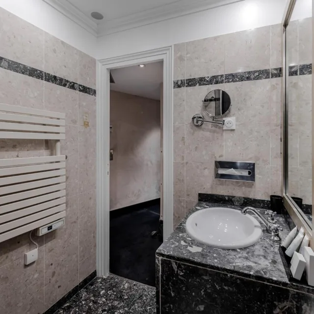 غرفة صغيرة بسرير مزدوج، Hotiday Room Collection - Paris Arc de Triomphe 3/3