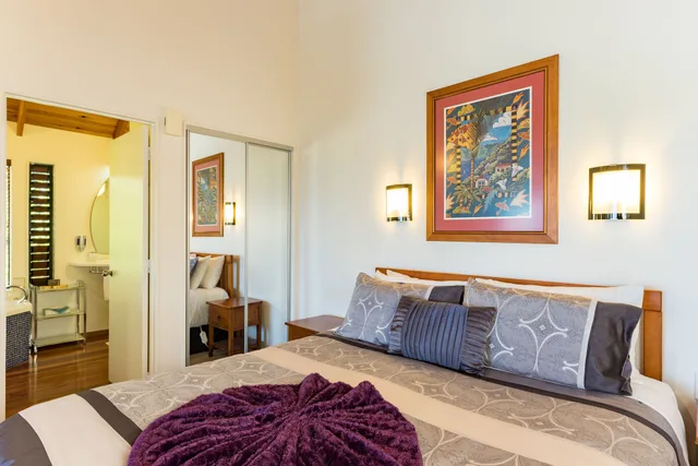 Tree Top, Studio, King Bed, Hot Tub، Abri Apartments 3/10