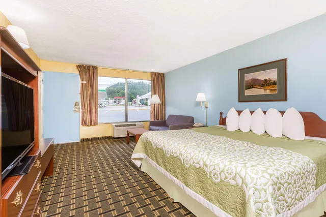 غرفة بسرير كينج لذوي الإعاقة، Days Inn by Wyndham Clayton 1/4