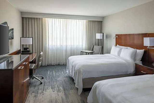 غرفة كلوب بسريرين مزدوجين، Richmond Marriott 1/3