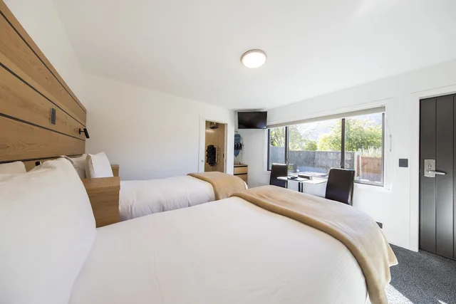 2 Bedrooms, Family, Apartment, King and Twin Beds, Mountain View, 2 Bathrooms، Lomond Lodge 1/7