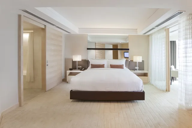 جناح تنفيذي بسرير كينج، Dorsett Grand Subang 1/5