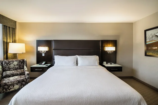 غرفة قياسية بسرير كينج، Holiday Inn Vancouver Centre 1/7