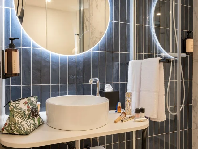 غرفة بسرير مزدوج بشرفة، Mercure La Rochelle Vieux Port Sud 8/8