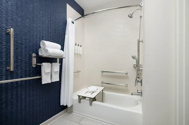 غرفة رباعية بسرير كوين لذوي الإعاقة، Fairfield Inn Tracy 3/3