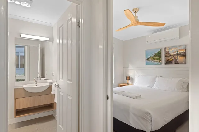 2 Bedrooms, Deluxe, Cabin, Water Park View، DISCOVERY PARKS - ECHUCA 4/4