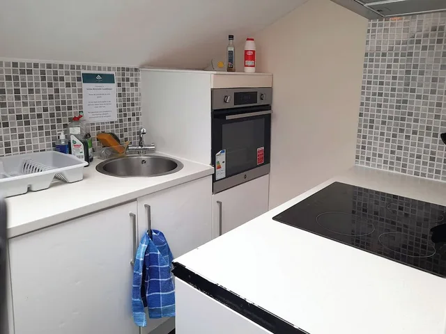 غرفة ثلاثية بثلاثة أسرّة، Irvine Riverside Guesthouse by Payman Club 9/10