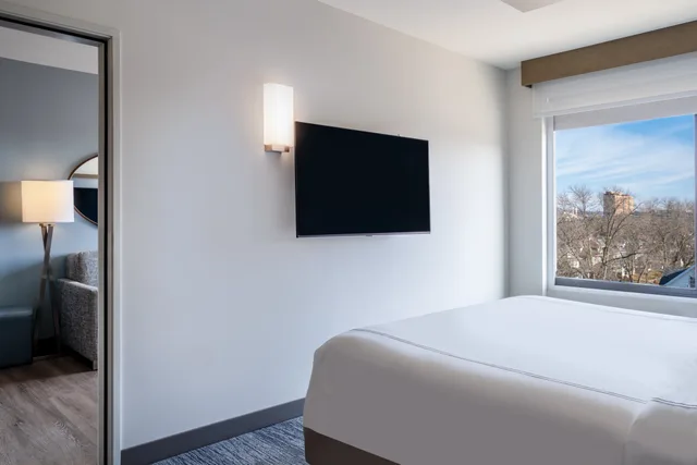 جناح بسرير كينج لذوي الإعاقة، Even Hotel Rochester Mayo Clinic Area 2/6