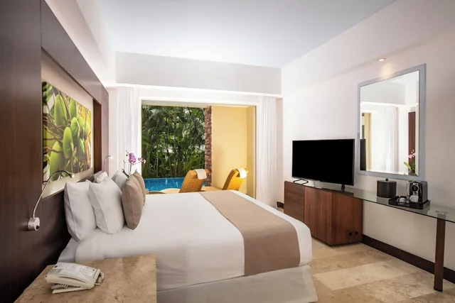Altitude Club Junior Suite Swim Out 1 King، Krystal Grand Nuevo Vallarta All Inclusive 1/6