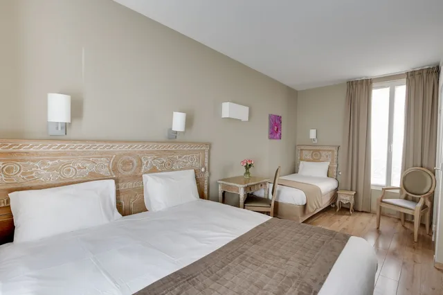 غرفة ثلاثية بسرير مزدوج وسرير فردي، Hotel Du Printemps 1/6