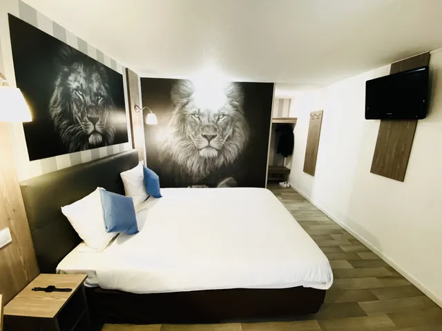 غرفة سوبيريور بسرير كوين، Kyriad Direct Lille Nord – Roubaix 3/7