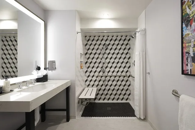 جناح بريميير بسرير كينج لذوي الإعاقة، Montrose at Beverly Hills 2/3