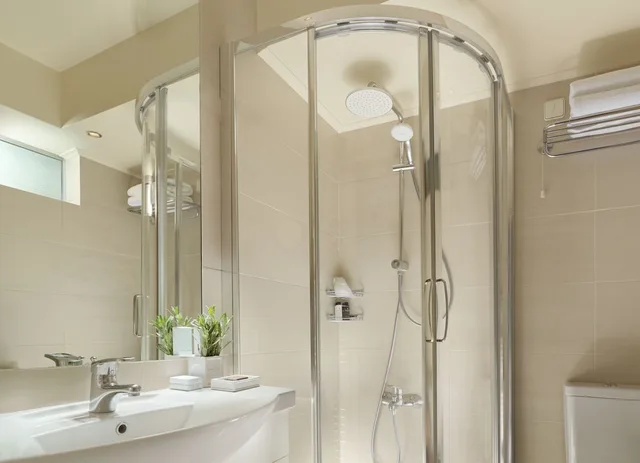 جناح جونيور بسرير كينج، Blazer Suites 2/2