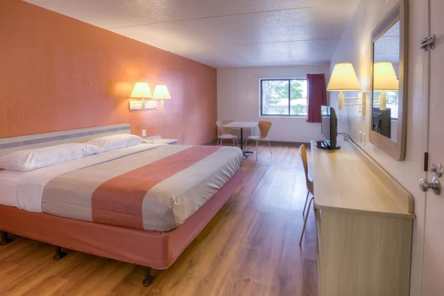 غرفة قياسية بسرير كوين، Motel6 Branford, CT - New Haven 2/8