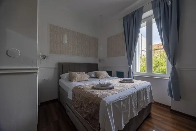غرفة حصرية بسرير كينج، Silver Gate Rooms Dioklecijan Palace 3/7