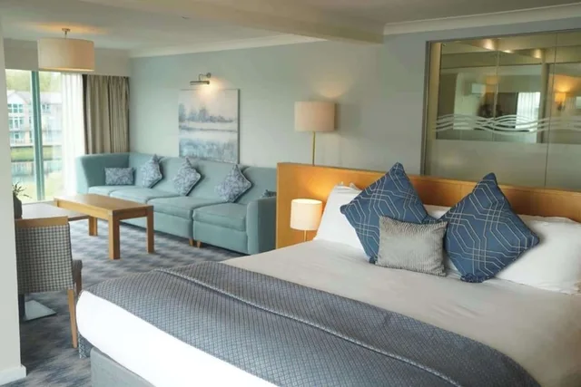 جناح بسرير كينج، De Vere Cotswold Water Park 3/4