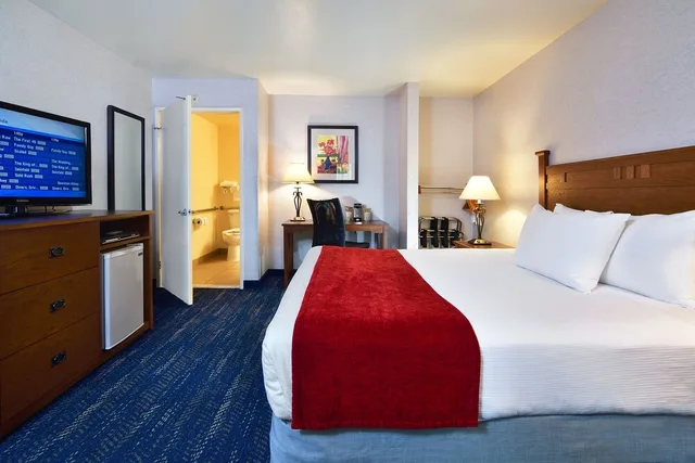 غرفة مفردة بسرير كينج لذوي الإعاقة، Lamplighter Inn Suites At Sdsu 2/6