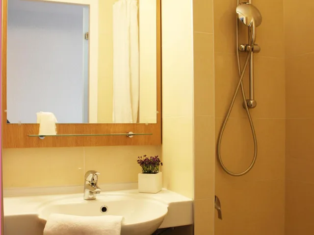 غرفة كلاسيكية رباعية، B&B Hotel La Rochelle Centre 9/10