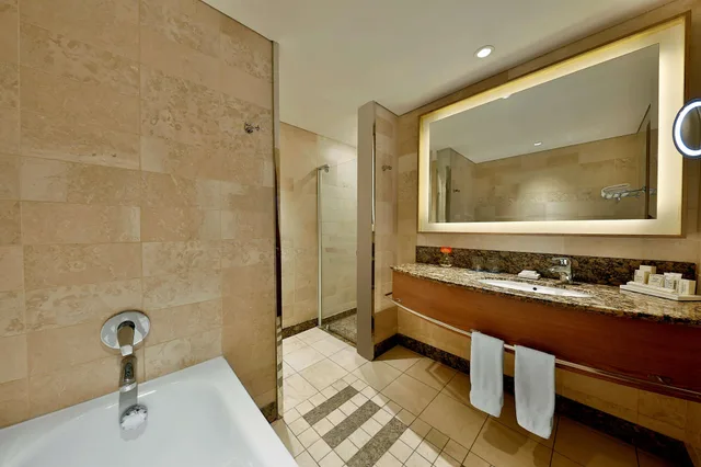 غرفة تنفيذية بسريرين منفصلين مع دخول الصالة، Hilton Durban 4/4