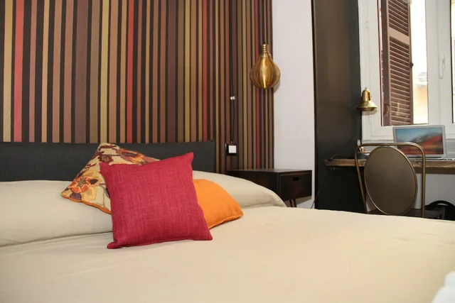 Superior, Queen Bed, St. Peter Suites 6/10