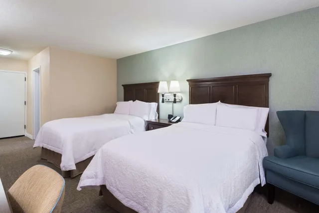 غرفة بسرير مزدوج، Hampton Inn White Plains Tarrytown 2/3