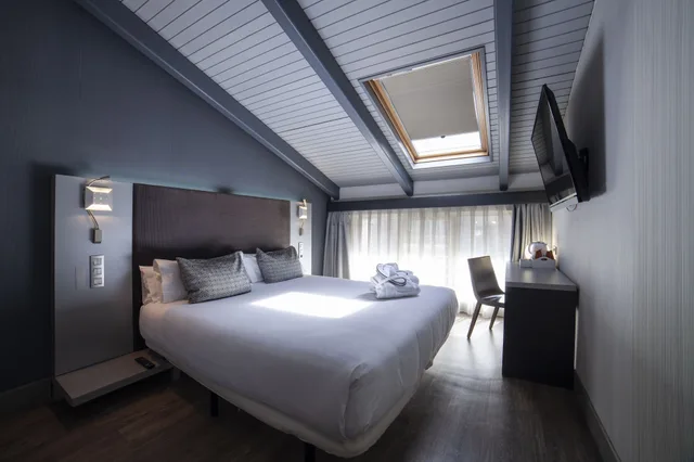 Room, Queen Bed, Attic، Petit Palace Plaza Espana 2/5