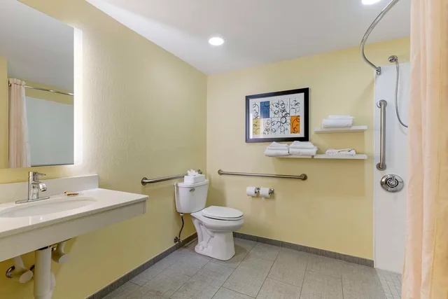 غرفة بسرير كينج لذوي الإعاقة، Best Western Plus North Shore Hotel 3/4