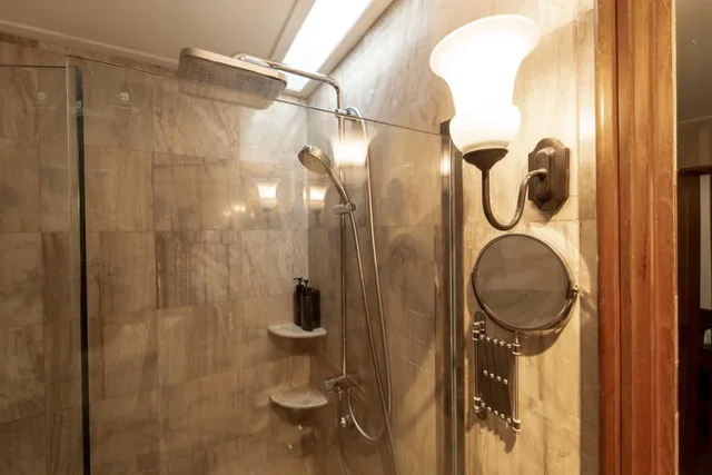 Premier, King and Twin Beds, Sky View، Century Park Hotel 6/6