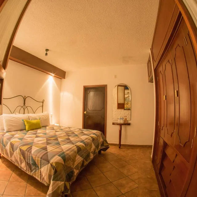 جناح جونيور مفرد، Meson de Los Remedios Hotel 1/10