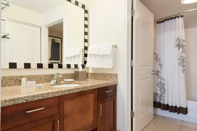 غرفة، Residence Inn Oklahoma City Downtown Bricktown 2/2