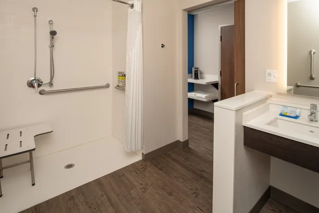 غرفة قياسية بسريرين كوين لذوي الإعاقة، Holiday Inn Express Suites Camas Vancouver 5/7