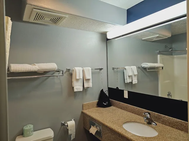 استوديو مفردة بسرير كوين، Hotel Vernal 10/10