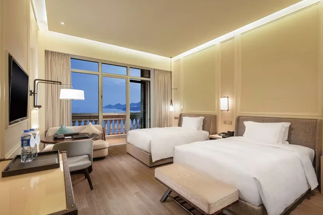 غرفة ديلوكس بسريرين منفصلين بإطلالة على البحر، Hilton Dalian Golden Pebble Beach Resort 1/4