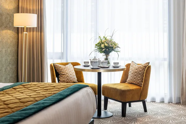 Deluxe, The Savoy Hotel 5/6