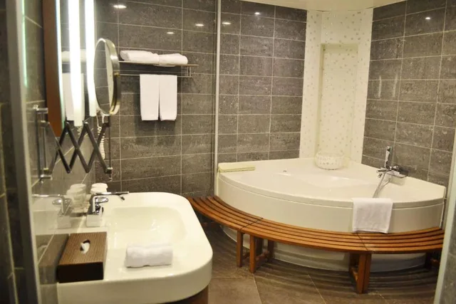 1-Bedroom Apartment, Holiday Villa Hotel and Residence City Centre Doha 3/3