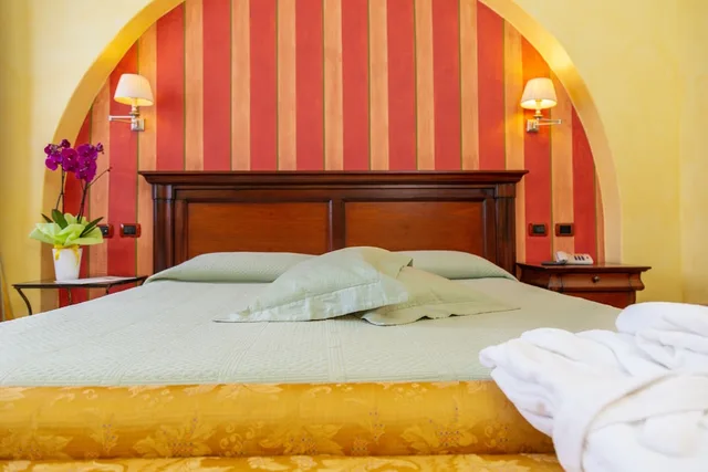 Tower, Junior, King Bed, Jetted Tub، Arbatasar 2/4