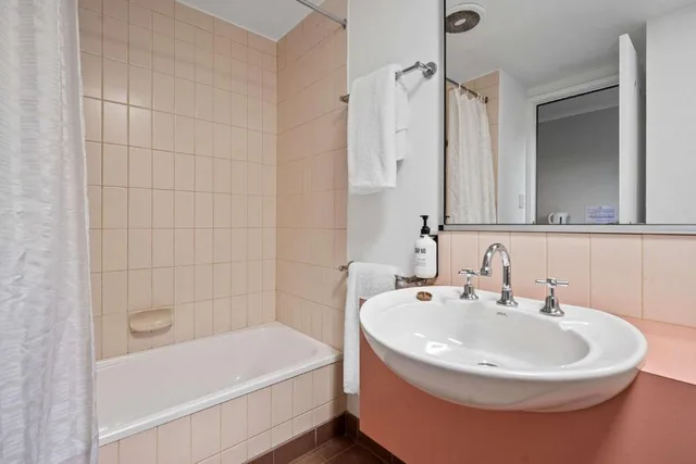 Upgrade, 1 Queen and 1 Single Bed، Comfort Inn The Pier 5/6