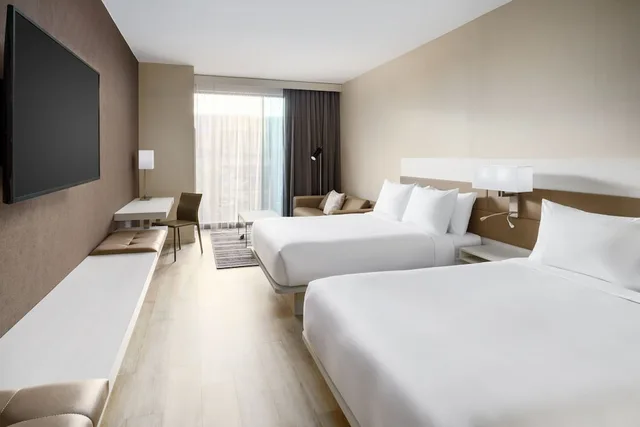 غرفة بسريرين كوين مع أريكة لذوي الإعاقة، AC Hotel Jacksonville St Johns Town Center 1/4
