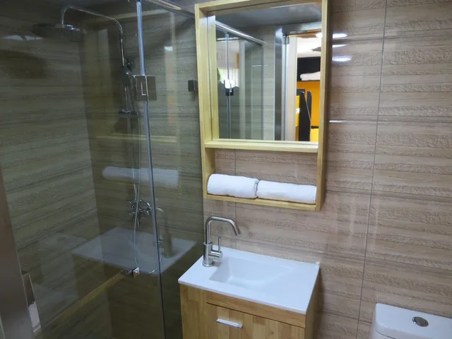 2 Bedrooms, Comfort, Mobile Home, Bunk Bed, Sofa، Adventurer's Village Milton Keynes 1/1