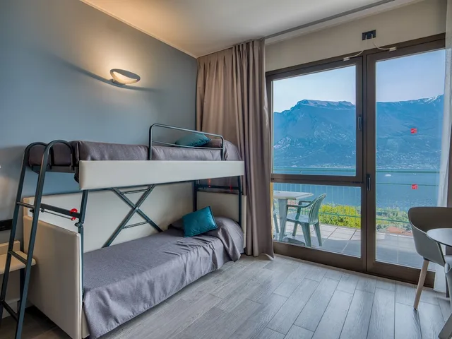 غرفة بانورامية رباعية بسرير مزدوج مع أريكة، Hotel San Pietro 1/4