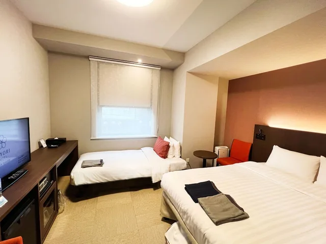 غرفة عائلية بسريرين مزدوجين مع أريكة، Hiyori Hotel Osaka Namba Station 1/1