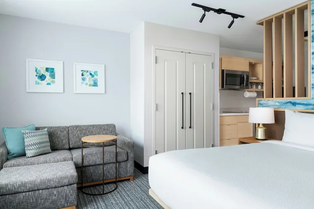 Studio, King Bed, Towneplace Suites By Marriott Norfolk 1/5