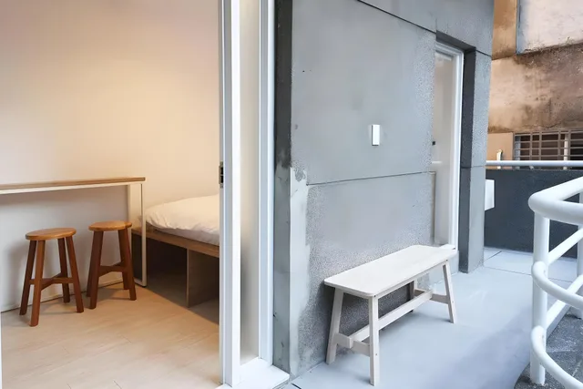 غرفة كومفورت بشرفة، Flip Flop Hostel 2/2