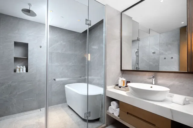جناح بسرير كينج وسرير فردي بإطلالة على البحيرة، Holiday Inn & Suites SANYA YALONG BAY 4/6