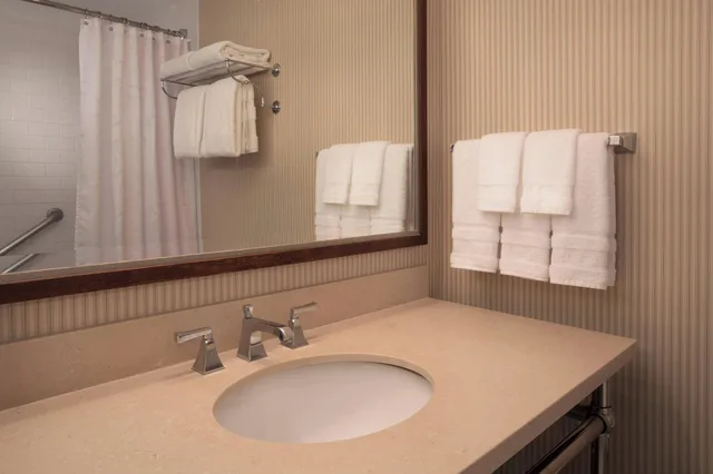 غرفة كلوب بسريرين مزدوجين، Sheraton Louisville Riverside Hotel 3/3