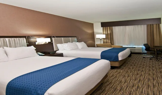 غرفة بسريرين كوين، Holiday Inn Austin Airport 1/3