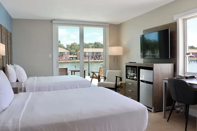 2 Bedrooms, Premier, Suite, 1 King and 2 Double Beds, Water Side, Sofa، SkyBeach Resort 2/7