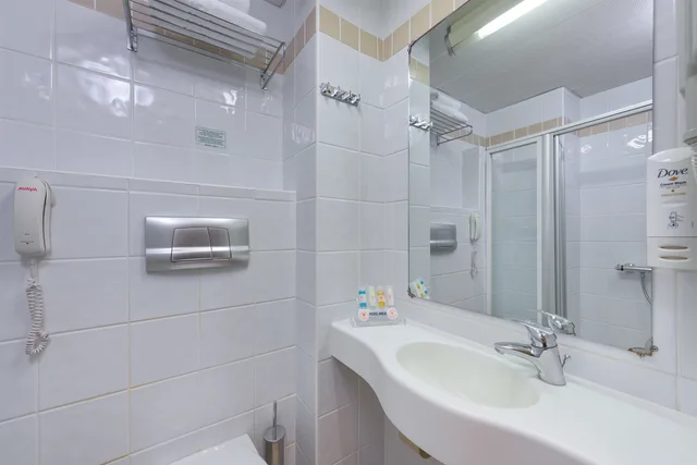 One Bedroom Triple Family Room، Arte Hotel 7/7