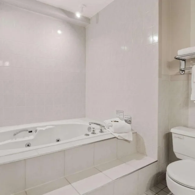 Tower, King Bed, Hot Tub، Best Western Plus Cairn Croft Hotel 7/9