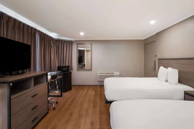 غرفة قياسية بسريرين كوين للمدخنين، Econo Lodge Vallejo, CA 2/4